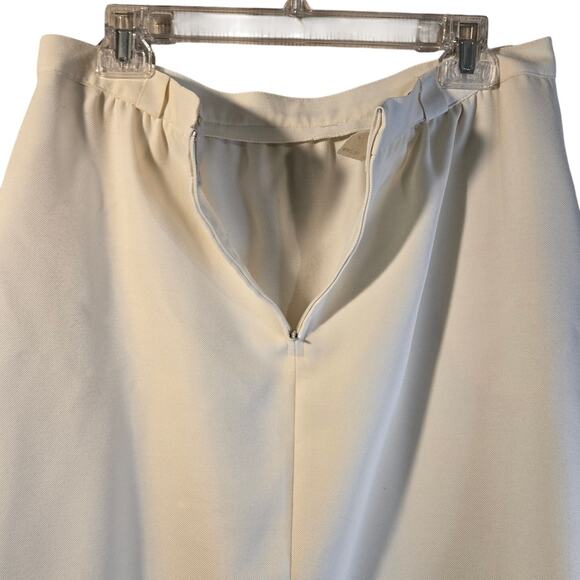 Panther Ivory A-Line Skirt, Size 15/16 – Classic Capsule Wardrobe Style [0108] - Picture 5 of 8